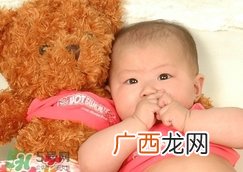 新生儿头发油油的是怎么回事?新生儿头发很油怎么办?