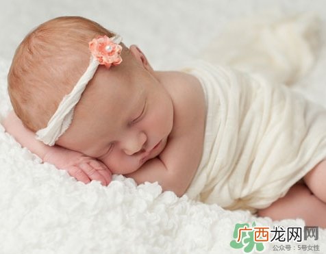 新生儿身上有白色脓包是怎么回事?什么原因?