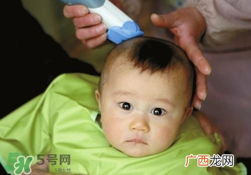 新生儿头发长得慢是什么原因?新生儿头发长得慢怎么办?