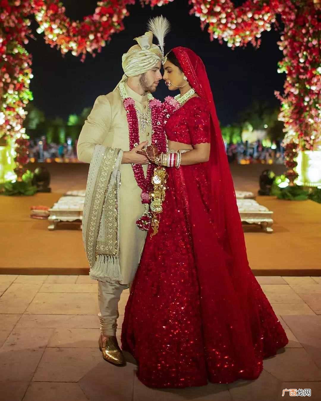 简介世界最长婚纱图 世界上最长的婚纱有多长