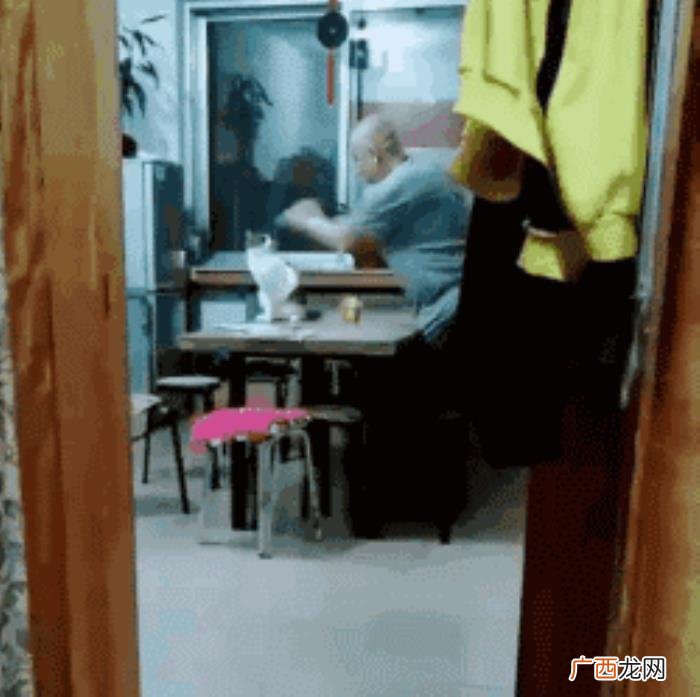 幽默搭讪开场白，求一句开场白…谢谢