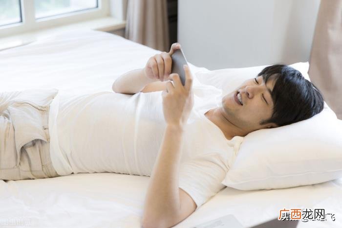 幽默的问对方在干嘛，情商高的人说在干嘛
