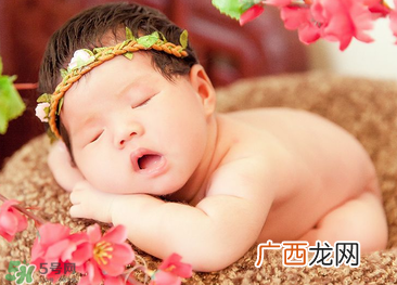 宝宝脐带消毒是用碘伏还是用酒精？宝宝脐带用什么消毒好？