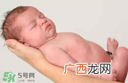 宝宝脐带消毒是用碘伏还是用酒精？宝宝脐带用什么消毒好？