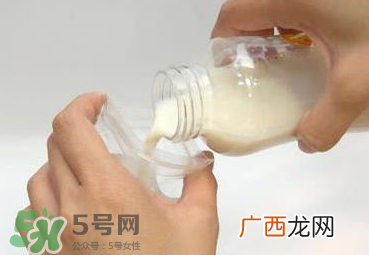 开水冲奶粉会破坏营养吗？什么水温冲奶粉好？
