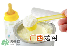 开水冲奶粉会破坏营养吗？什么水温冲奶粉好？