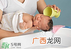 婴儿洗头怎么洗？婴儿洗头注意事项