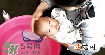 婴儿洗头怎么洗？婴儿洗头注意事项