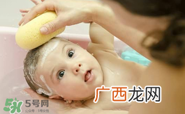 婴儿洗头怎么洗？婴儿洗头注意事项