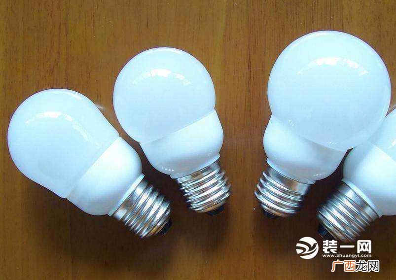 详解两种灯的优劣势 节能灯和led灯的区别哪个更省电
