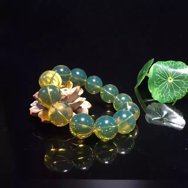天然蜜蜡图及形成原因 天然蜜蜡是怎么形成的