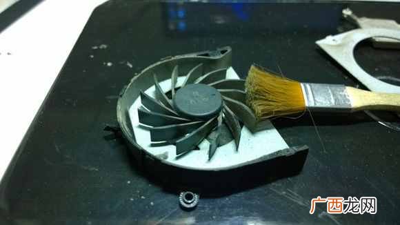 戴尔电脑拆机详细步骤图 图解戴尔电脑拆机教程