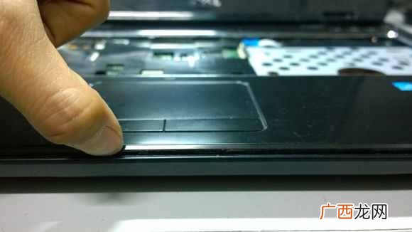 戴尔电脑拆机详细步骤图 图解戴尔电脑拆机教程