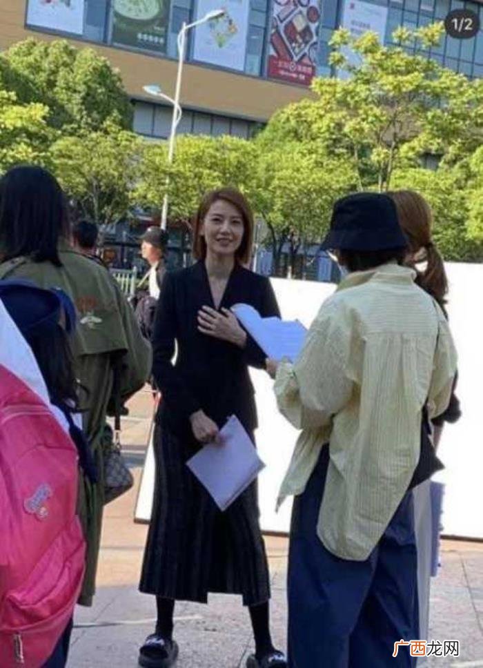 明星有泪沟和法令纹的图片，泪沟法令纹好明显
