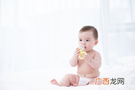 新生儿母乳一次喂多长时间新生儿多久喂一次母乳正常