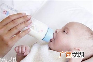 如何预防宝宝吐奶?宝宝打嗝怎么办?
