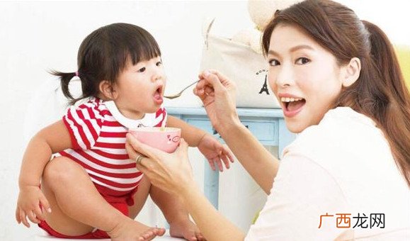 宝宝吃饭坐不住怎么办