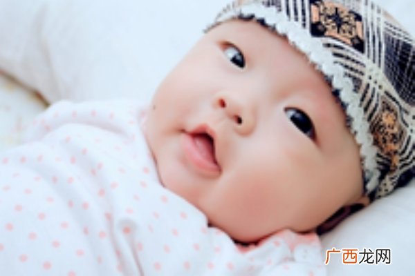 宝宝手指脱皮是怎么回事