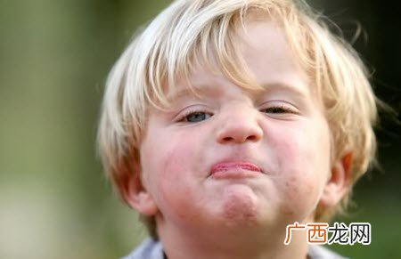为什么孩子喜怒无常,怎样应对孩子情绪化