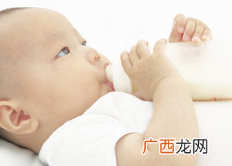婴儿吃奶量标准是多少怎么计算