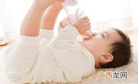 1岁宝宝吃奶量是多少怎么判断奶够不够