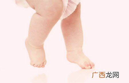 宝宝踮脚尖走路怎么办怎么辨别正常