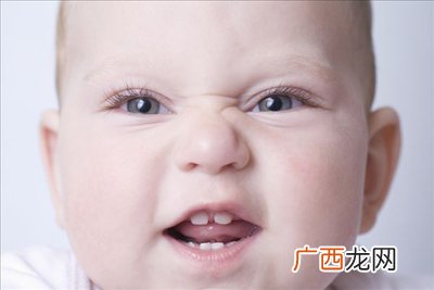 宝宝从什么时候开始长牙有什么症状
