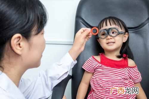 一般三甲医院验光多少钱（医院验光VS眼镜店哪个
