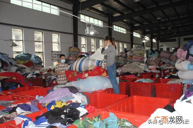 回收旧衣服一年赚200万,无本钱一个月内赚5万