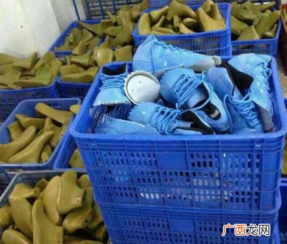 20元批发精仿鞋 衣服一吨500
