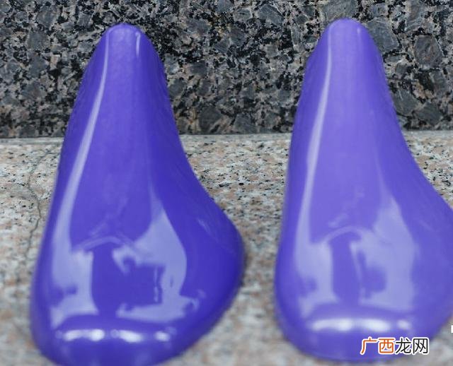 20元批发精仿鞋 衣服一吨500