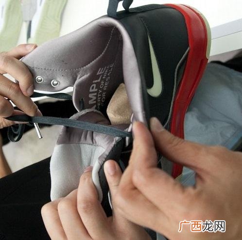 20元批发精仿鞋 衣服一吨500