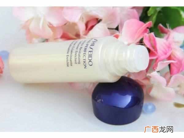 脸部皮肤干用什么补水效果好(每天3分钟按摩手上