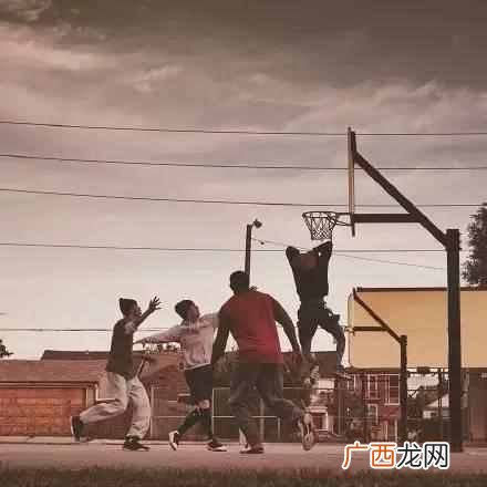 男孩子经常打篮球有什么好处(打篮球的5大益处