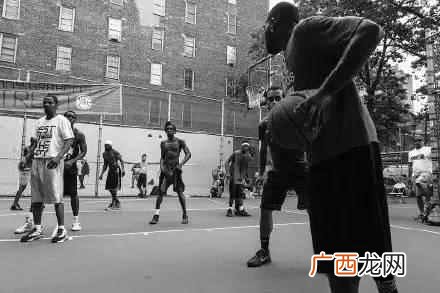 男孩子经常打篮球有什么好处(打篮球的5大益处