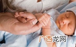 爸妈如何协助宝宝反射行为发展