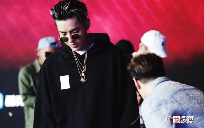吴亦凡有女朋友了吗，吴亦凡有几个女朋友