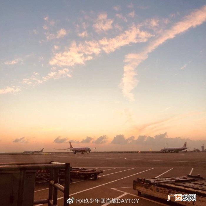 肖战拍的天空照片，#肖战机场拍的照片