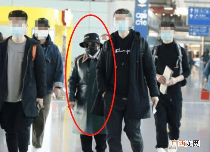 韩红穿七千卫衣炫一双细腿 韩红减肥照片