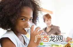 宝宝一天要喝多少毫升水喝水量是多少
