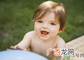 秋天婴儿几点晒太阳好？婴儿秋天晒太阳怎么晒？