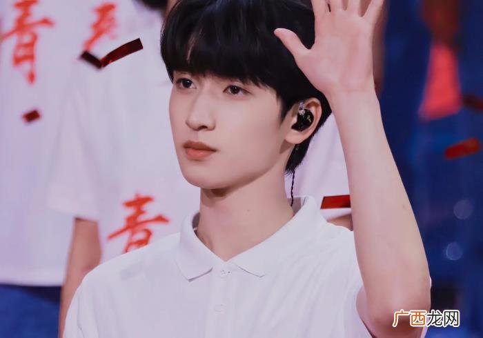 李飞为什么只接严浩翔，李飞为什么要把严浩翔找回来