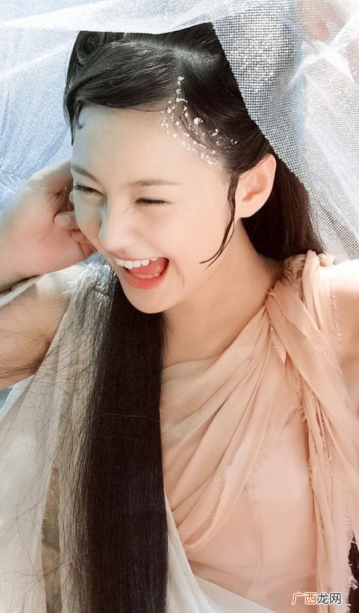 如画里走出来的牡丹小仙女 画壁牡丹扮演者