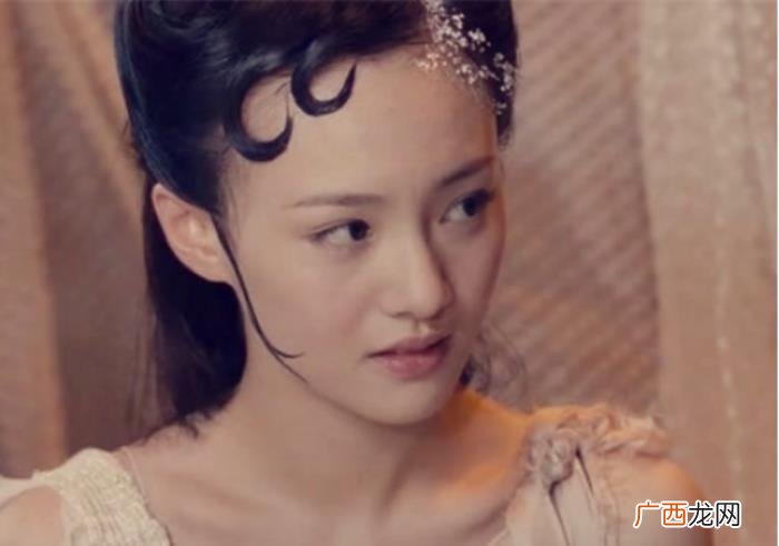 如画里走出来的牡丹小仙女 画壁牡丹扮演者