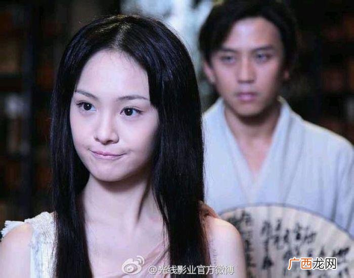 如画里走出来的牡丹小仙女 画壁牡丹扮演者