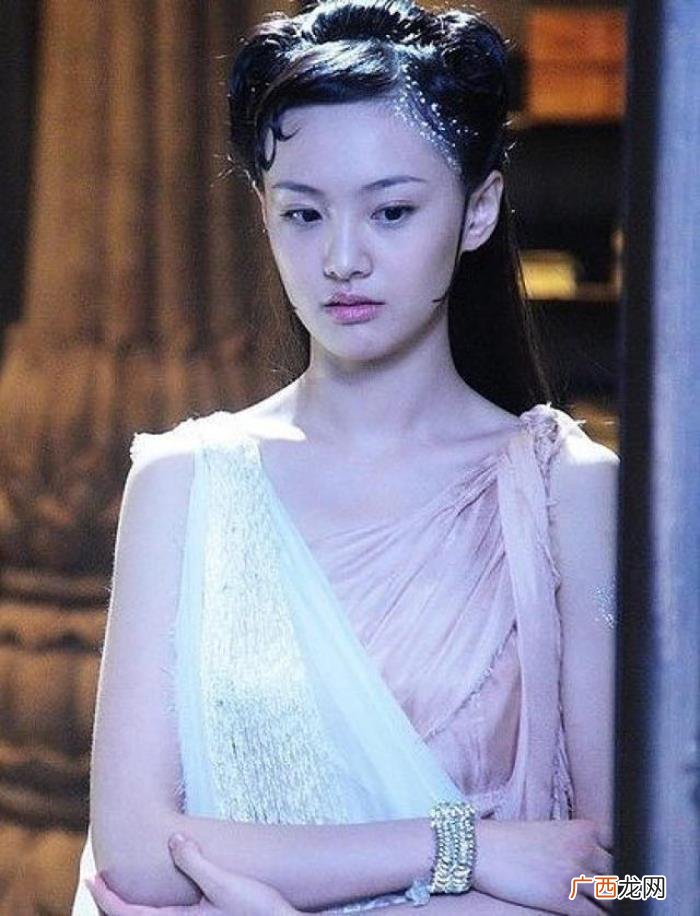 如画里走出来的牡丹小仙女 画壁牡丹扮演者