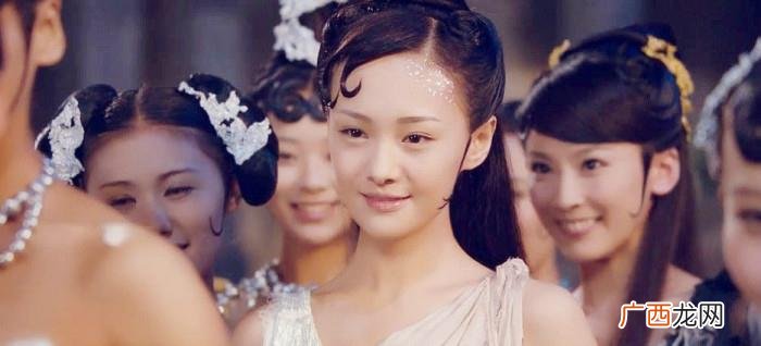 如画里走出来的牡丹小仙女 画壁牡丹扮演者
