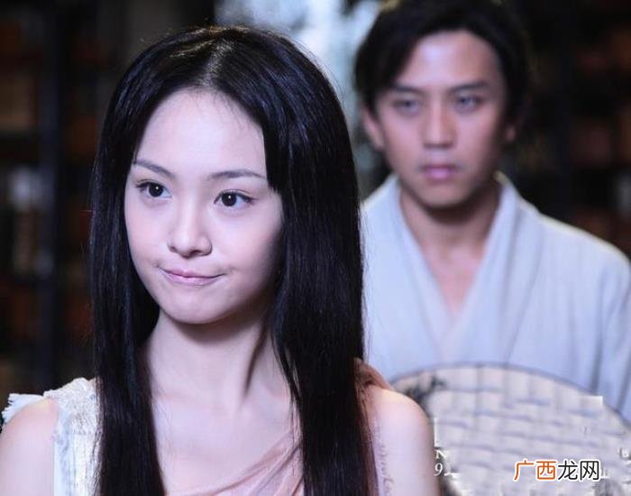 如画里走出来的牡丹小仙女 画壁牡丹扮演者