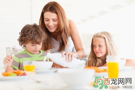 冬天宝宝吃水果太凉怎么办？寒冷冬季宝宝如何吃水果？