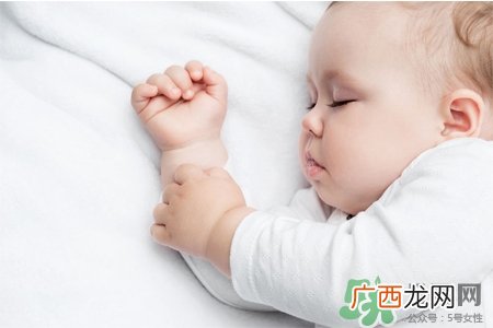 宝宝可以穿毛衣吗？千万别给宝宝穿高领毛衣